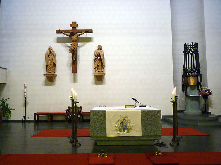 Katholische Pfarrkirche Zum Heiligen Kreuz Zierenberg (Foto: Karl-Franz Thiede)